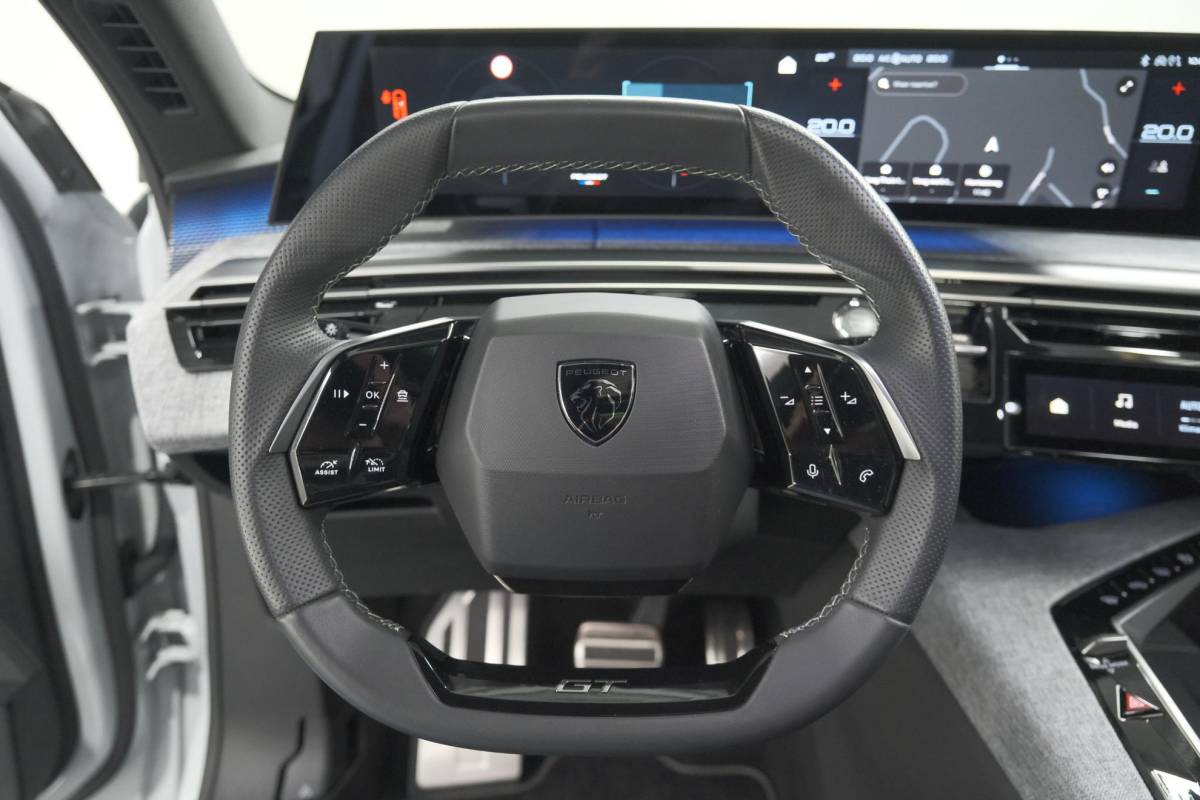 Peugeot 3008 Peugeot 3008 1.2 Hybrid 136 GT | Panoramadak | FOCAL Audio | Alcantara Executive Pakket | 360 Camera | Adaptieve Cruise Control