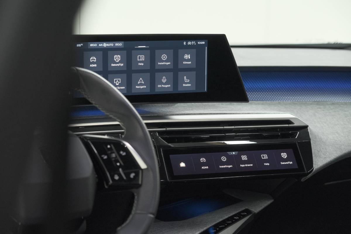 Peugeot 3008 Peugeot 3008 1.2 Hybrid 136 GT | Panoramadak | FOCAL Audio | Alcantara Executive Pakket | 360 Camera | Adaptieve Cruise Control
