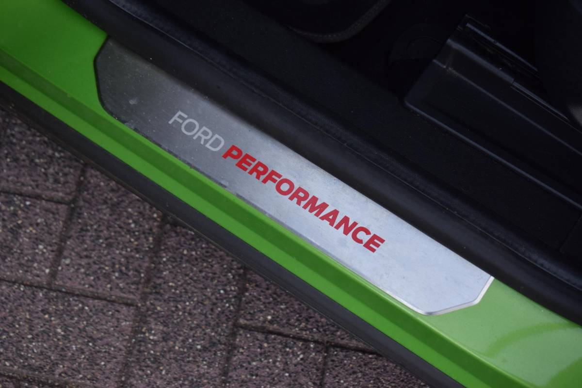 Ford Puma Ford Puma 1.5 EcoBoost ST-X | 170 PK | Pano | Sportstoelen | Stuur- en Stoelverwarming