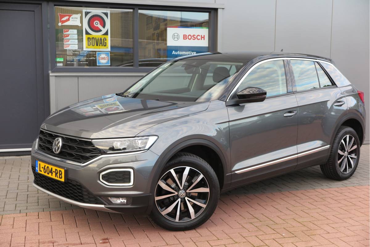 Volkswagen T-Roc Volkswagen T-Roc 1.0 TSI 85kw 116pk Style Led, Virtual Cockpit, LMV, Camera , Trekhaak afneembaar, DAB+ ,Navigatie via Carplay, PDC etc.