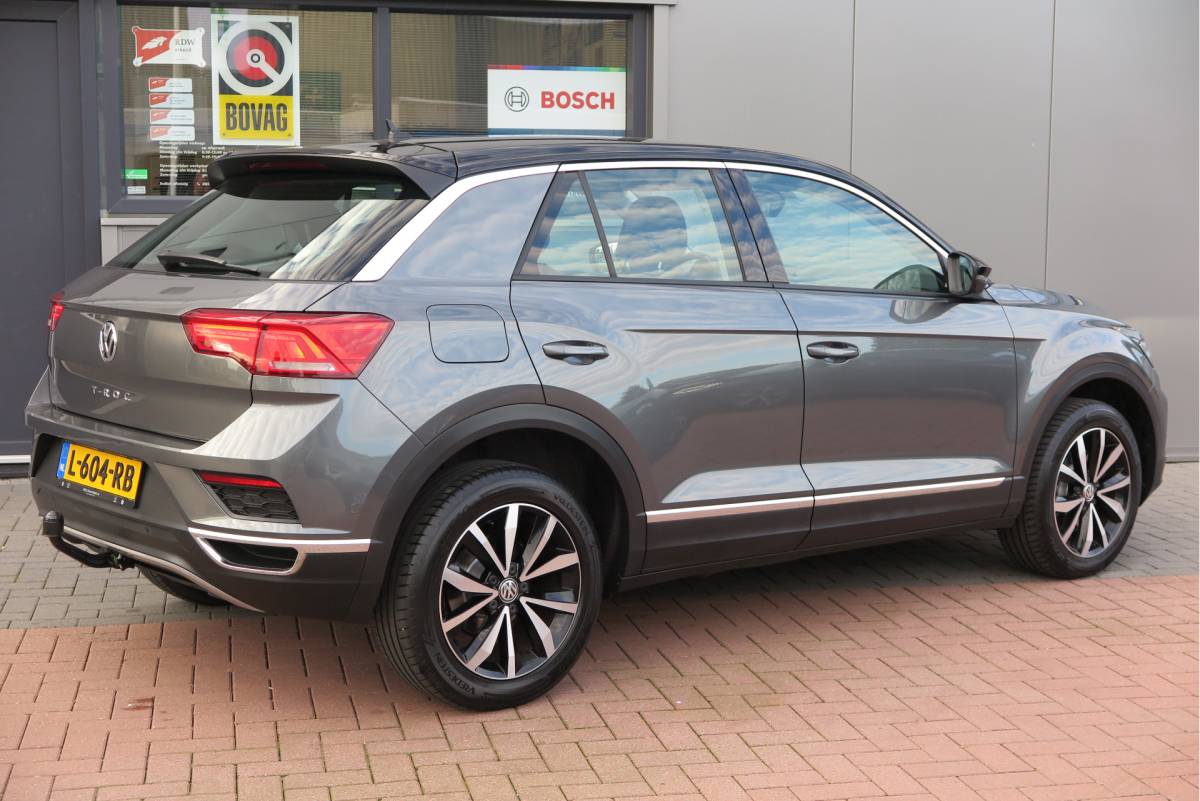 Volkswagen T-Roc Volkswagen T-Roc 1.0 TSI 85kw 116pk Style Led, Virtual Cockpit, LMV, Camera , Trekhaak afneembaar, DAB+ ,Navigatie via Carplay, PDC etc.