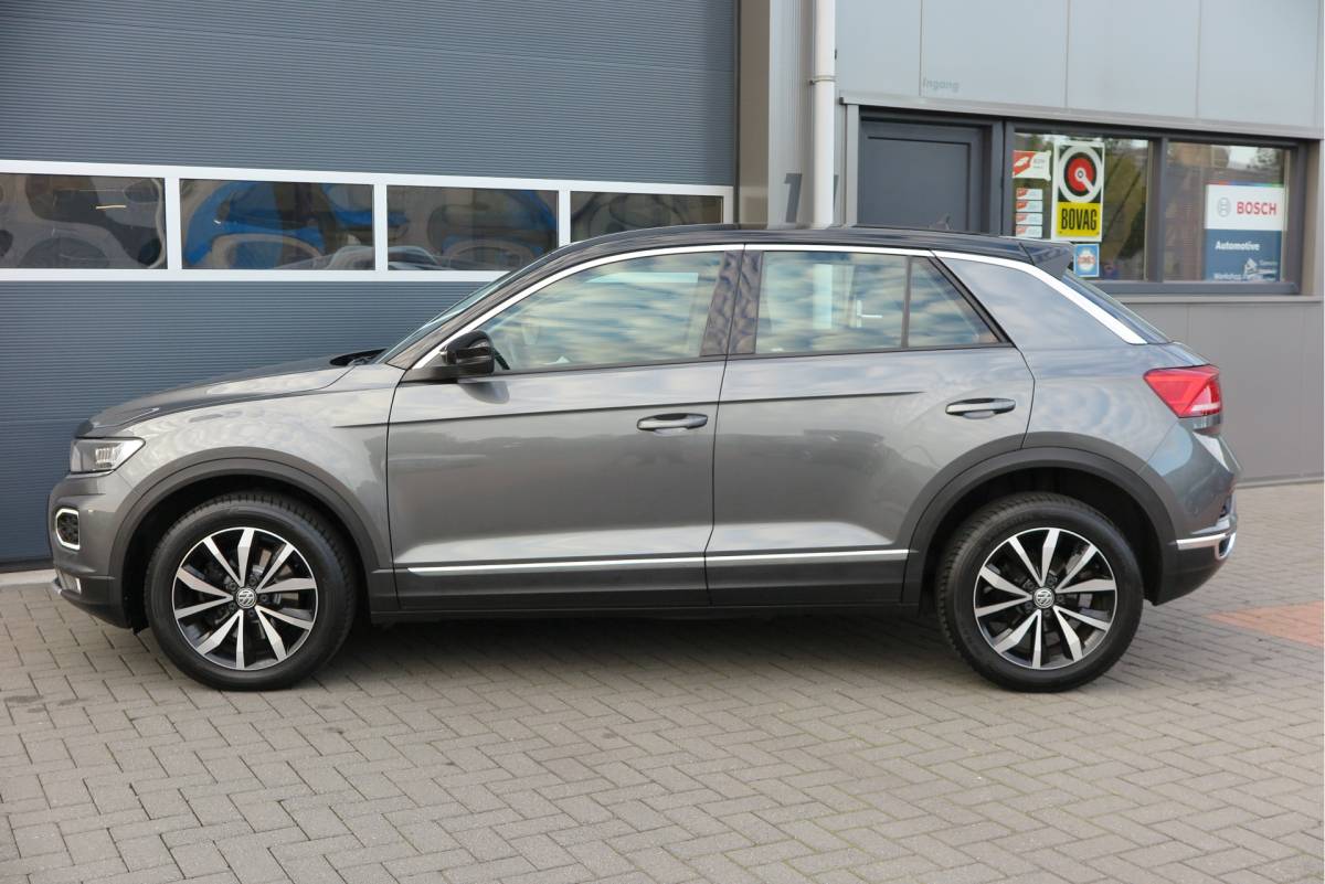 Volkswagen T-Roc Volkswagen T-Roc 1.0 TSI 85kw 116pk Style Led, Virtual Cockpit, LMV, Camera , Trekhaak afneembaar, DAB+ ,Navigatie via Carplay, PDC etc.