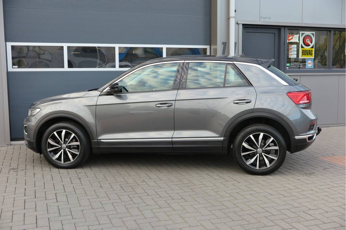 Volkswagen T-Roc Volkswagen T-Roc 1.0 TSI 85kw 116pk Style Led, Virtual Cockpit, LMV, Camera , Trekhaak afneembaar, DAB+ ,Navigatie via Carplay, PDC etc.