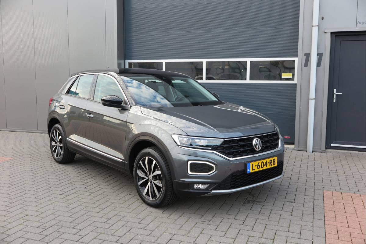 Volkswagen T-Roc Volkswagen T-Roc 1.0 TSI 85kw 116pk Style Led, Virtual Cockpit, LMV, Camera , Trekhaak afneembaar, DAB+ ,Navigatie via Carplay, PDC etc.