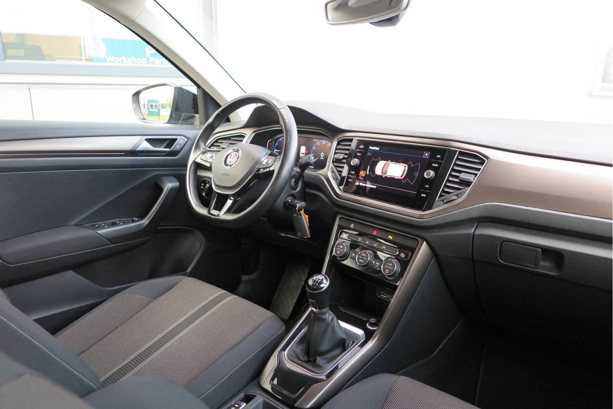 Volkswagen T-Roc Volkswagen T-Roc 1.0 TSI 85kw 116pk Style Led, Virtual Cockpit, LMV, Camera , Trekhaak afneembaar, DAB+ ,Navigatie via Carplay, PDC etc.