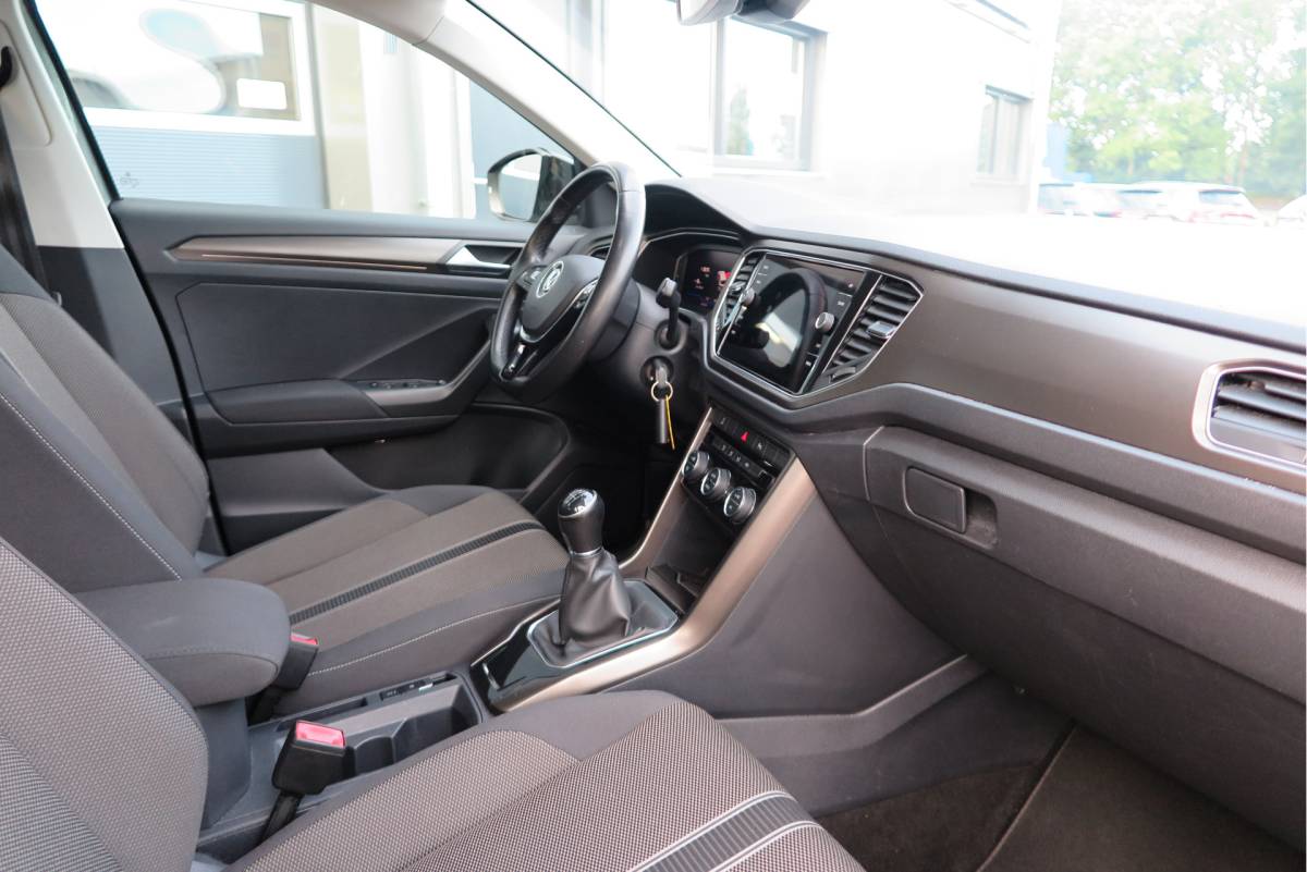 Volkswagen T-Roc Volkswagen T-Roc 1.0 TSI 85kw 116pk Style Led, Virtual Cockpit, LMV, Camera , Trekhaak afneembaar, DAB+ ,Navigatie via Carplay, PDC etc.