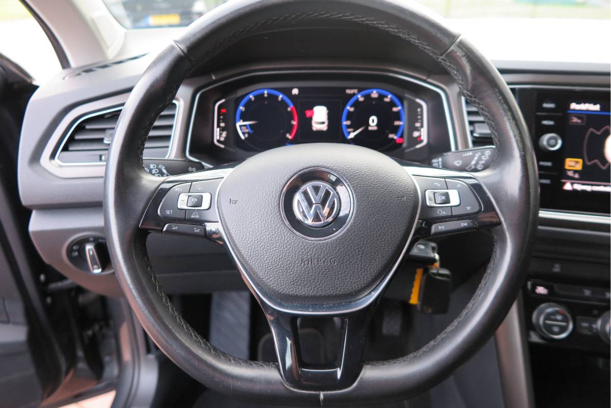 Volkswagen T-Roc Volkswagen T-Roc 1.0 TSI 85kw 116pk Style Led, Virtual Cockpit, LMV, Camera , Trekhaak afneembaar, DAB+ ,Navigatie via Carplay, PDC etc.