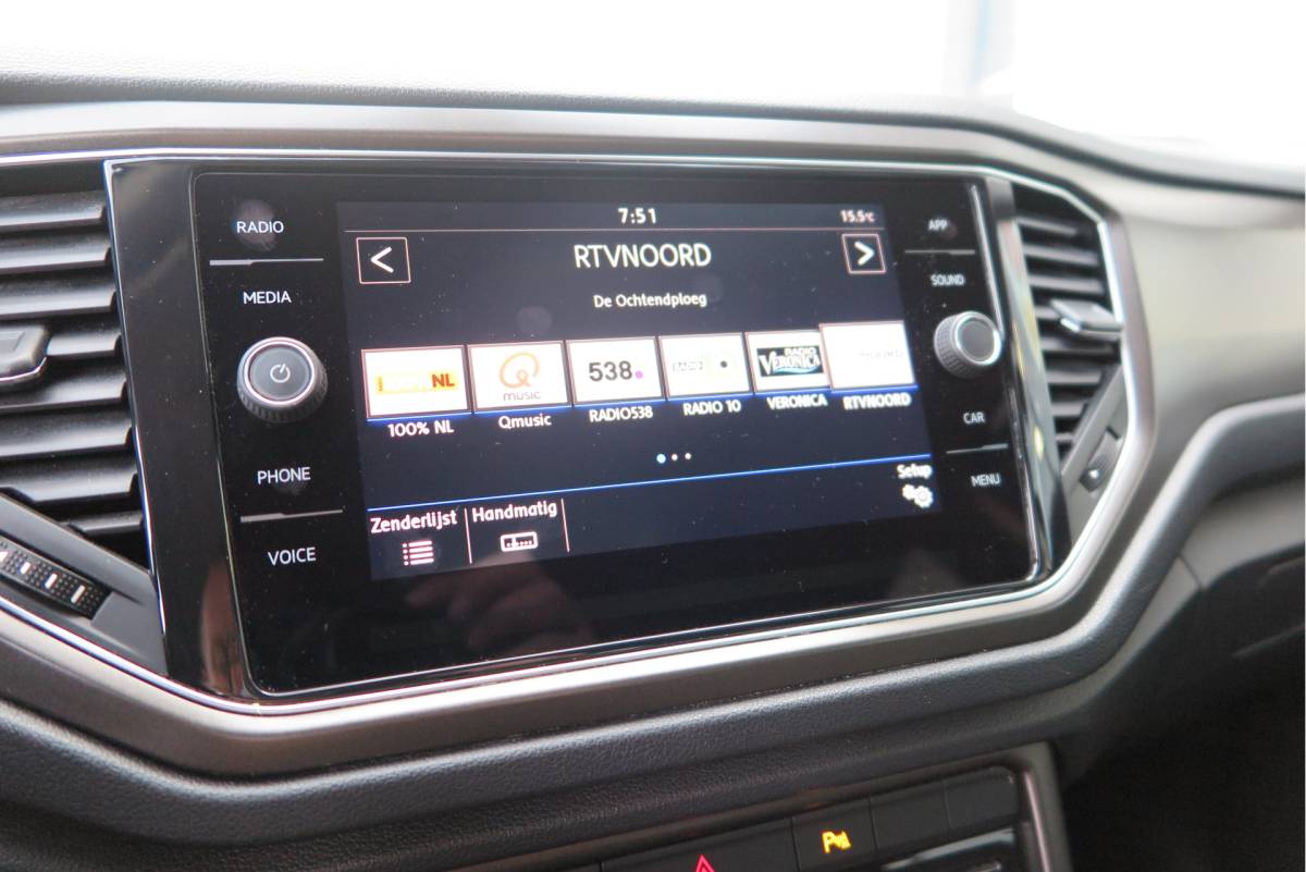 Volkswagen T-Roc Volkswagen T-Roc 1.0 TSI 85kw 116pk Style Led, Virtual Cockpit, LMV, Camera , Trekhaak afneembaar, DAB+ ,Navigatie via Carplay, PDC etc.