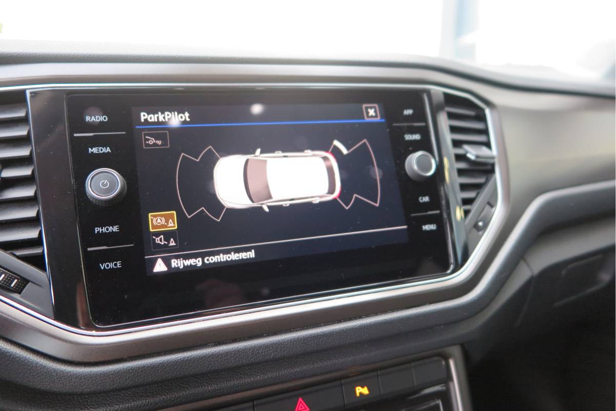 Volkswagen T-Roc Volkswagen T-Roc 1.0 TSI 85kw 116pk Style Led, Virtual Cockpit, LMV, Camera , Trekhaak afneembaar, DAB+ ,Navigatie via Carplay, PDC etc.