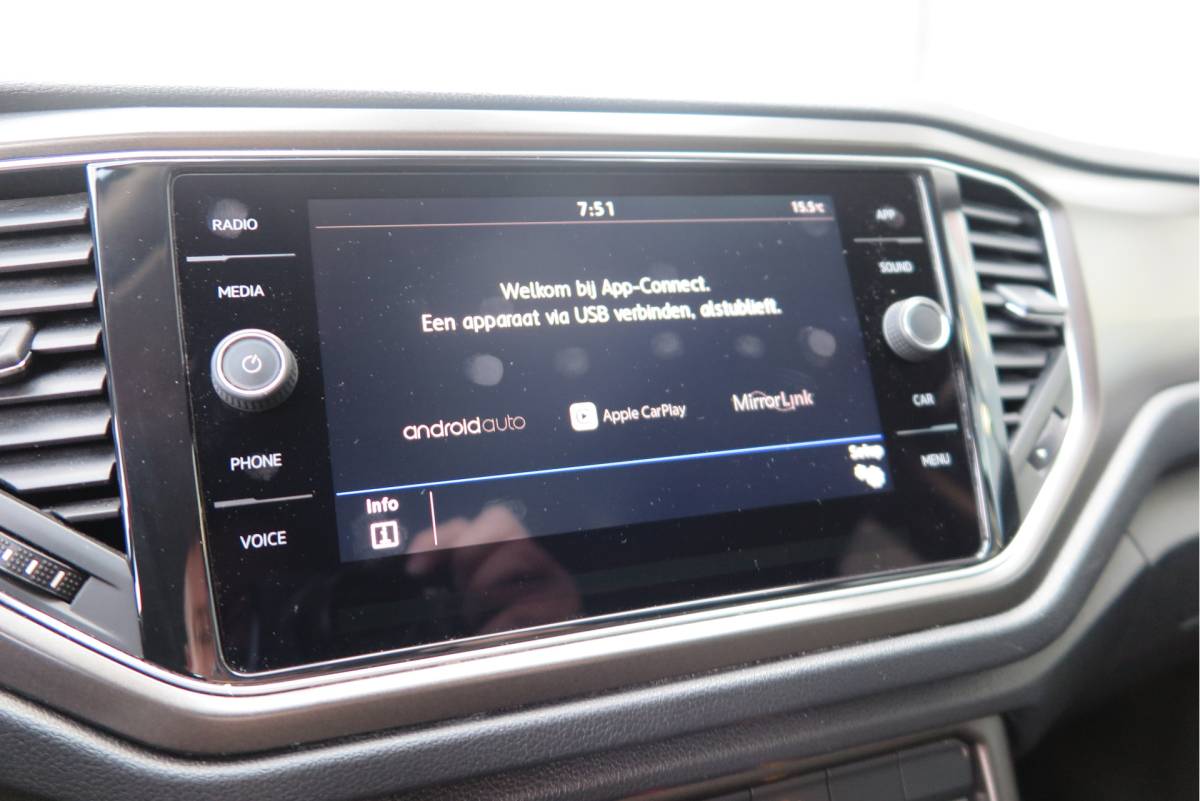 Volkswagen T-Roc Volkswagen T-Roc 1.0 TSI 85kw 116pk Style Led, Virtual Cockpit, LMV, Camera , Trekhaak afneembaar, DAB+ ,Navigatie via Carplay, PDC etc.