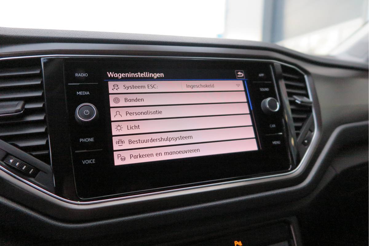 Volkswagen T-Roc Volkswagen T-Roc 1.0 TSI 85kw 116pk Style Led, Virtual Cockpit, LMV, Camera , Trekhaak afneembaar, DAB+ ,Navigatie via Carplay, PDC etc.
