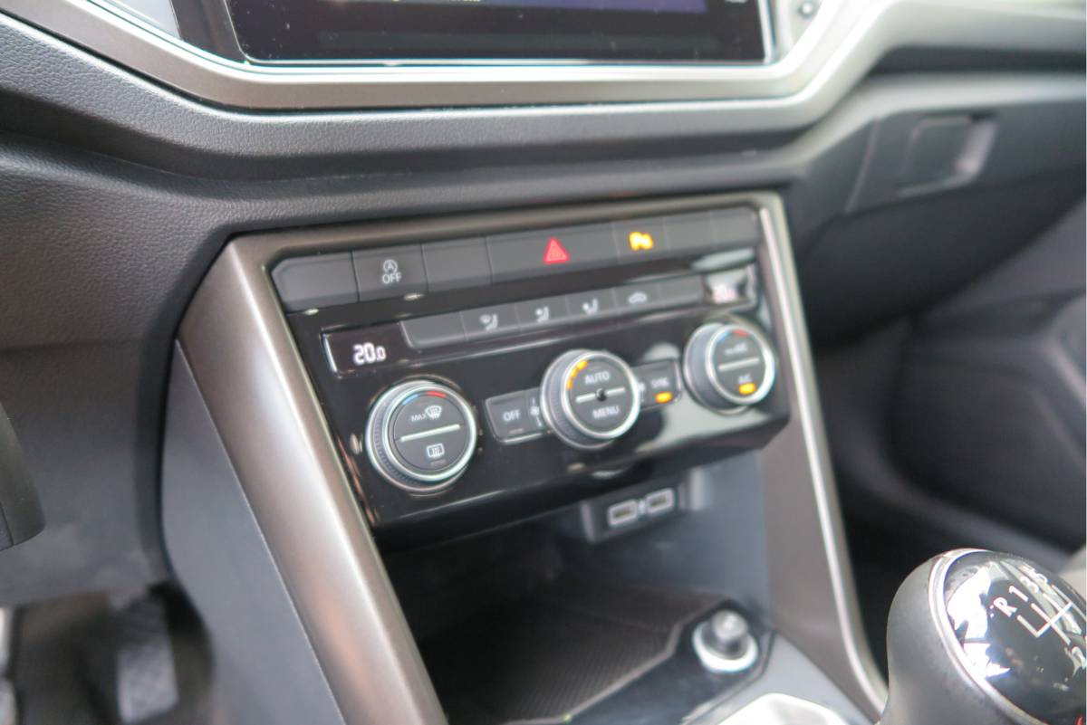Volkswagen T-Roc Volkswagen T-Roc 1.0 TSI 85kw 116pk Style Led, Virtual Cockpit, LMV, Camera , Trekhaak afneembaar, DAB+ ,Navigatie via Carplay, PDC etc.