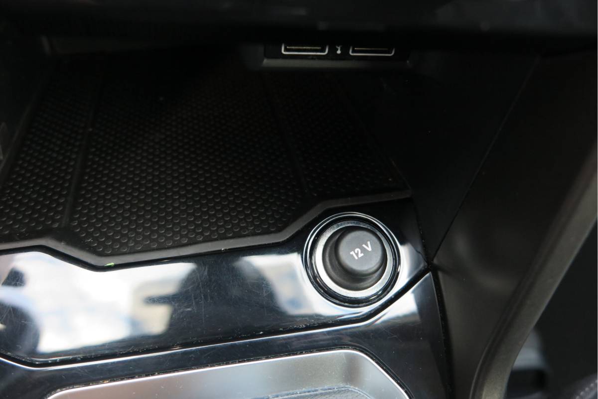 Volkswagen T-Roc Volkswagen T-Roc 1.0 TSI 85kw 116pk Style Led, Virtual Cockpit, LMV, Camera , Trekhaak afneembaar, DAB+ ,Navigatie via Carplay, PDC etc.