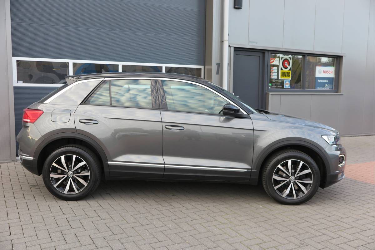 Volkswagen T-Roc Volkswagen T-Roc 1.0 TSI 85kw 116pk Style Led, Virtual Cockpit, LMV, Camera , Trekhaak afneembaar, DAB+ ,Navigatie via Carplay, PDC etc.