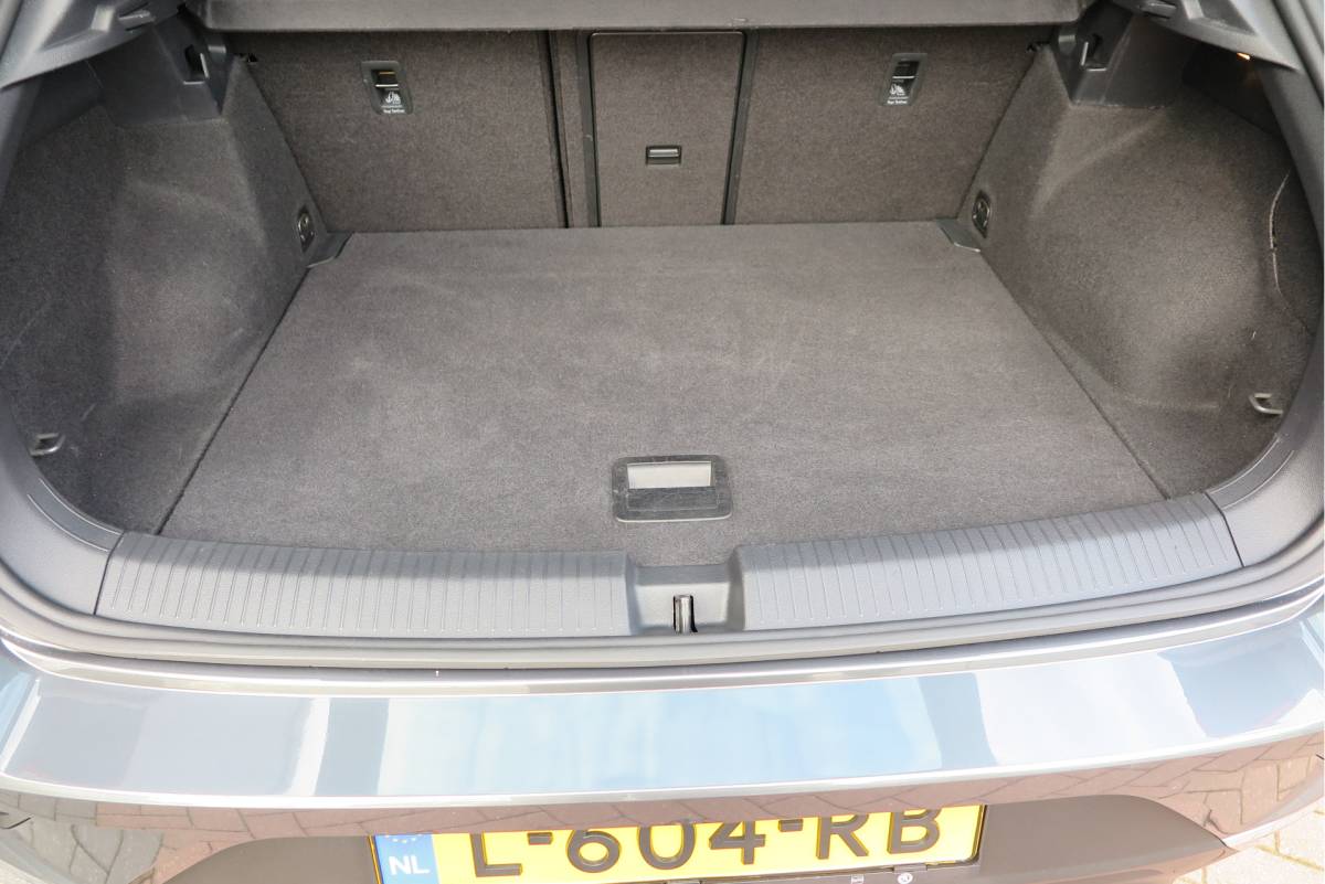 Volkswagen T-Roc Volkswagen T-Roc 1.0 TSI 85kw 116pk Style Led, Virtual Cockpit, LMV, Camera , Trekhaak afneembaar, DAB+ ,Navigatie via Carplay, PDC etc.