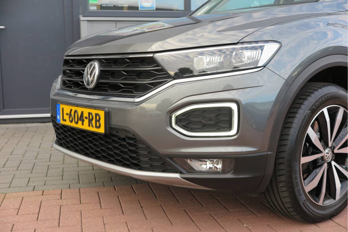Volkswagen T-Roc Volkswagen T-Roc 1.0 TSI 85kw 116pk Style Led, Virtual Cockpit, LMV, Camera , Trekhaak afneembaar, DAB+ ,Navigatie via Carplay, PDC etc.