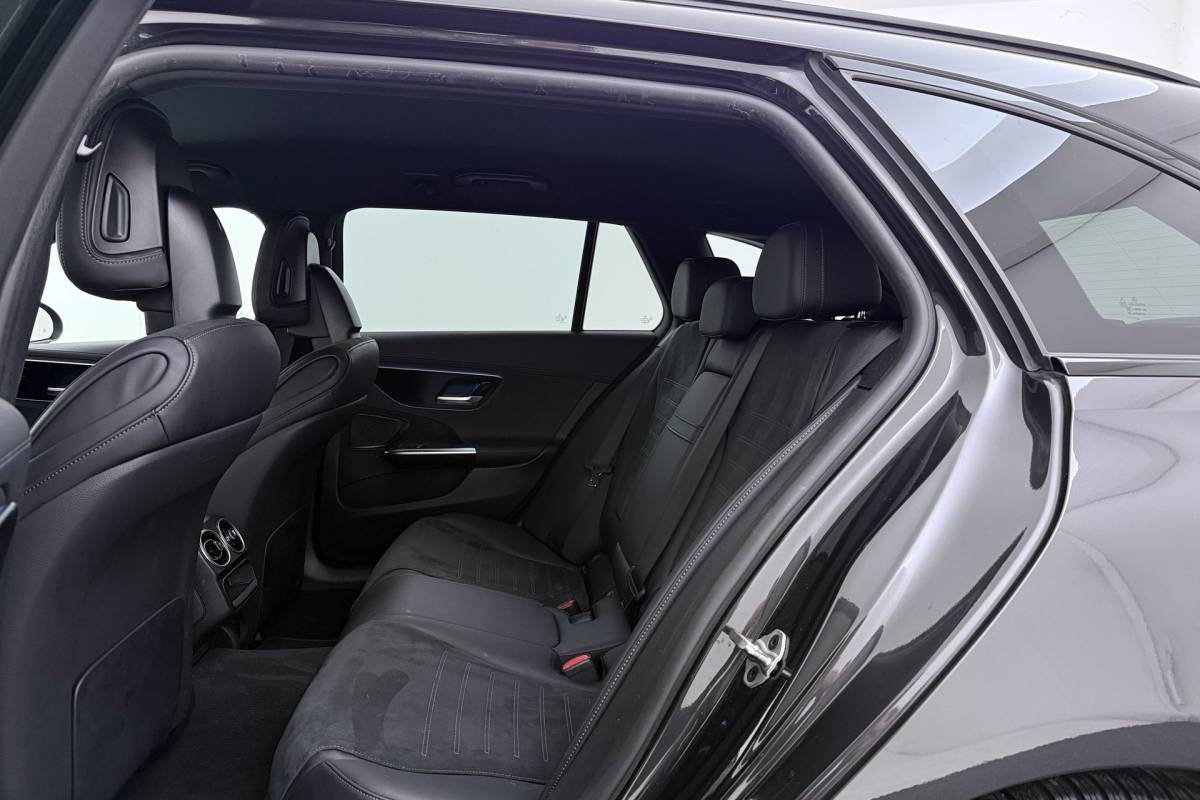 Mercedes-Benz C-Klasse Mercedes-Benz C-klasse Estate 180 AMG Line | Trekhaak | Burmester | Digital Cockpit | Sportstoelen | CarPlay | Stoelverwarming |