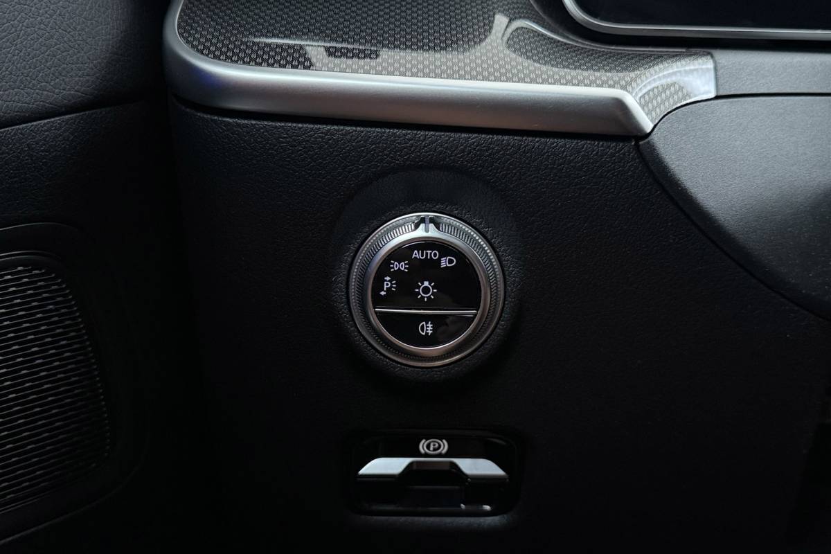 Mercedes-Benz C-Klasse Mercedes-Benz C-klasse Estate 180 AMG Line | Trekhaak | Burmester | Digital Cockpit | Sportstoelen | CarPlay | Stoelverwarming |