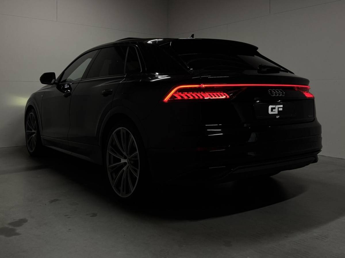 Audi Q8 Audi Q8 55 TFSI e quattro S-line Pano Sfeer Luchtver. Trekh.