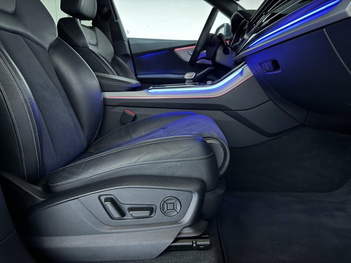 Audi Q8 Audi Q8 55 TFSI e quattro S-line Pano Sfeer Luchtver. Trekh.