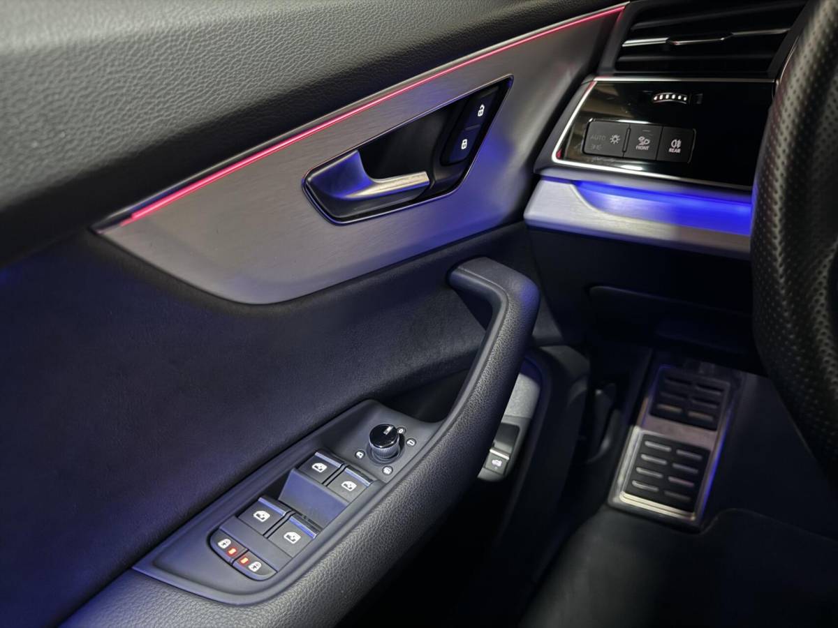Audi Q8 Audi Q8 55 TFSI e quattro S-line Pano Sfeer Luchtver. Trekh.