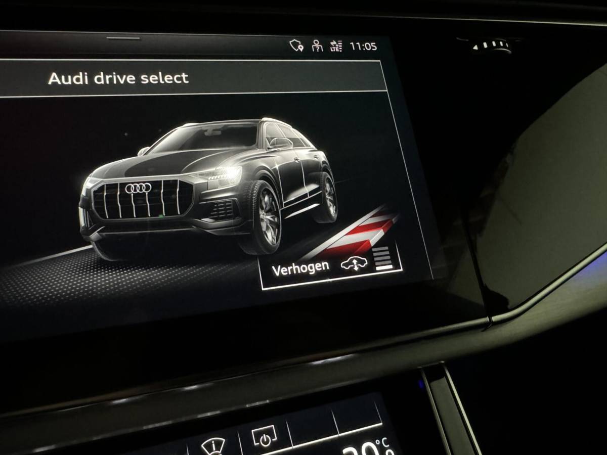 Audi Q8 Audi Q8 55 TFSI e quattro S-line Pano Sfeer Luchtver. Trekh.