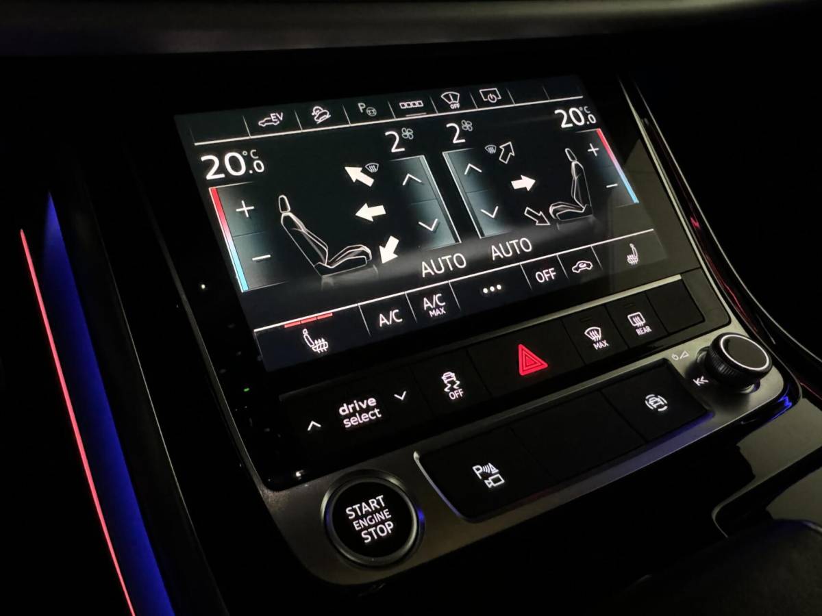 Audi Q8 Audi Q8 55 TFSI e quattro S-line Pano Sfeer Luchtver. Trekh.