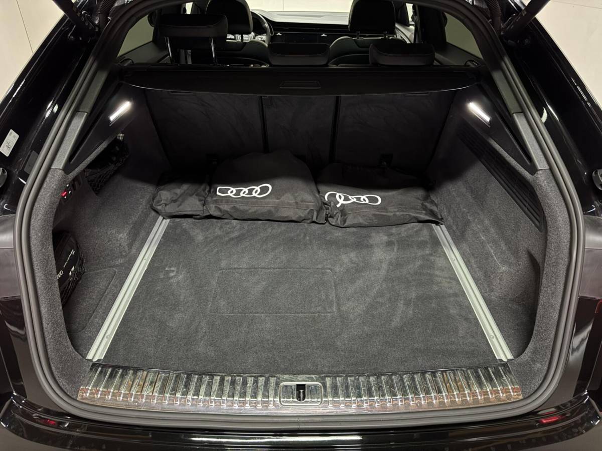 Audi Q8 Audi Q8 55 TFSI e quattro S-line Pano Sfeer Luchtver. Trekh.