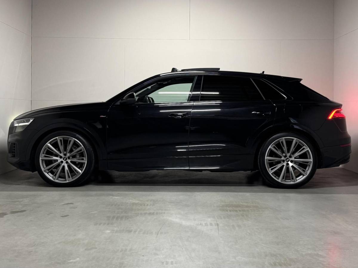 Audi Q8 Audi Q8 55 TFSI e quattro S-line Pano Sfeer Luchtver. Trekh.