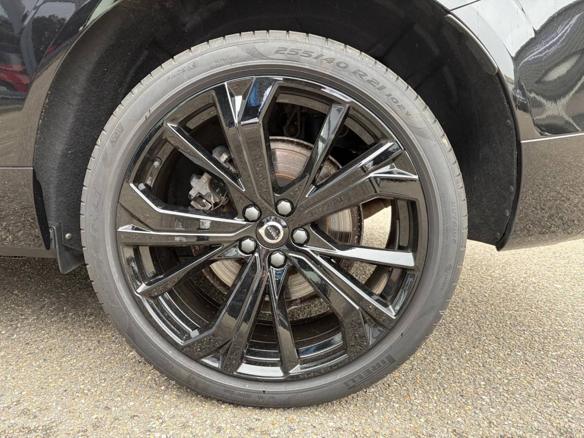 Volvo XC60 Volvo XC60 2.0 T6 Plug-in hybrid AWD Ultra Black Edition BTW| HARMAN KARDON| ELEKTRISCHE TREKHAAK| HUD| 360 CAM|  ELEKTRISCHE STOELEN MET MEMORY| PANORAMADAK| ACHTERBANK VERWARMD| STOEL + STUURVERWARMING|