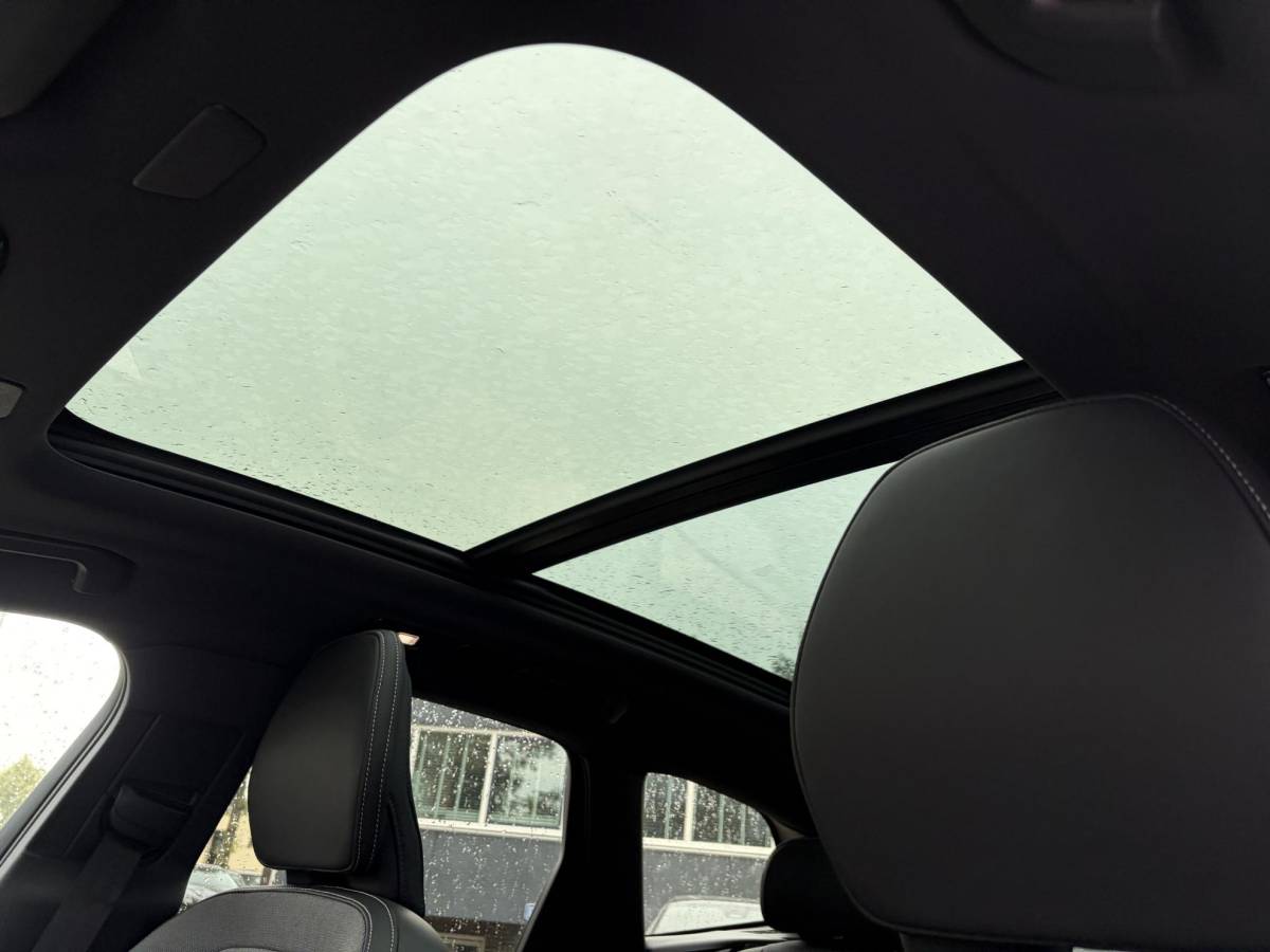 Volvo XC60 Volvo XC60 2.0 T6 Plug-in hybrid AWD Ultra Black Edition BTW| HARMAN KARDON| ELEKTRISCHE TREKHAAK| HUD| 360 CAM|  ELEKTRISCHE STOELEN MET MEMORY| PANORAMADAK| ACHTERBANK VERWARMD| STOEL + STUURVERWARMING|