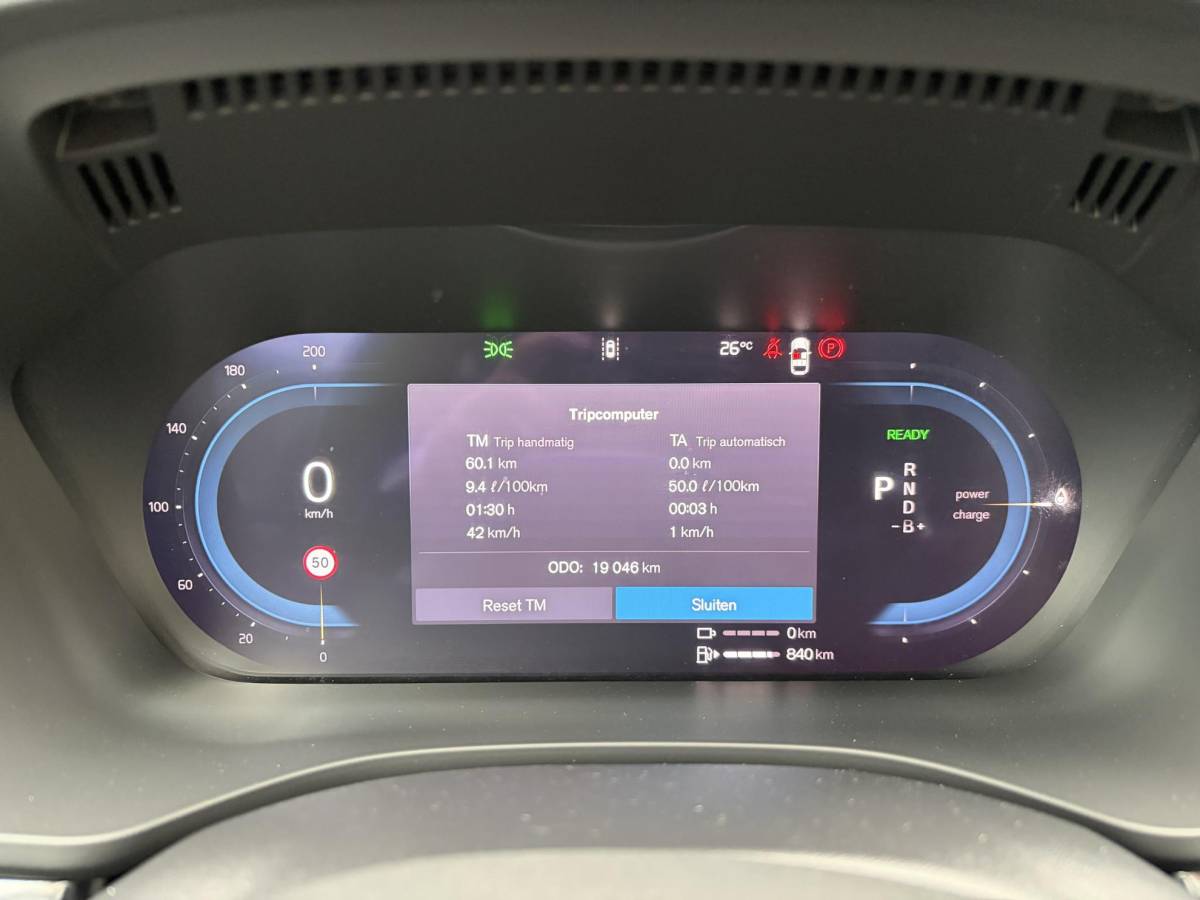 Volvo XC60 Volvo XC60 2.0 T6 Plug-in hybrid AWD Ultra Black Edition BTW| HARMAN KARDON| ELEKTRISCHE TREKHAAK| HUD| 360 CAM|  ELEKTRISCHE STOELEN MET MEMORY| PANORAMADAK| ACHTERBANK VERWARMD| STOEL + STUURVERWARMING|
