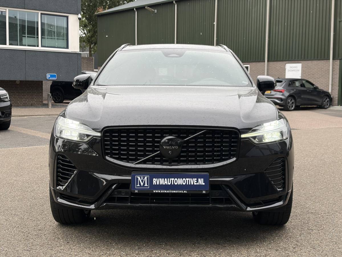 Volvo XC60 Volvo XC60 2.0 T6 Plug-in hybrid AWD Ultra Black Edition BTW| HARMAN KARDON| ELEKTRISCHE TREKHAAK| HUD| 360 CAM|  ELEKTRISCHE STOELEN MET MEMORY| PANORAMADAK| ACHTERBANK VERWARMD| STOEL + STUURVERWARMING|