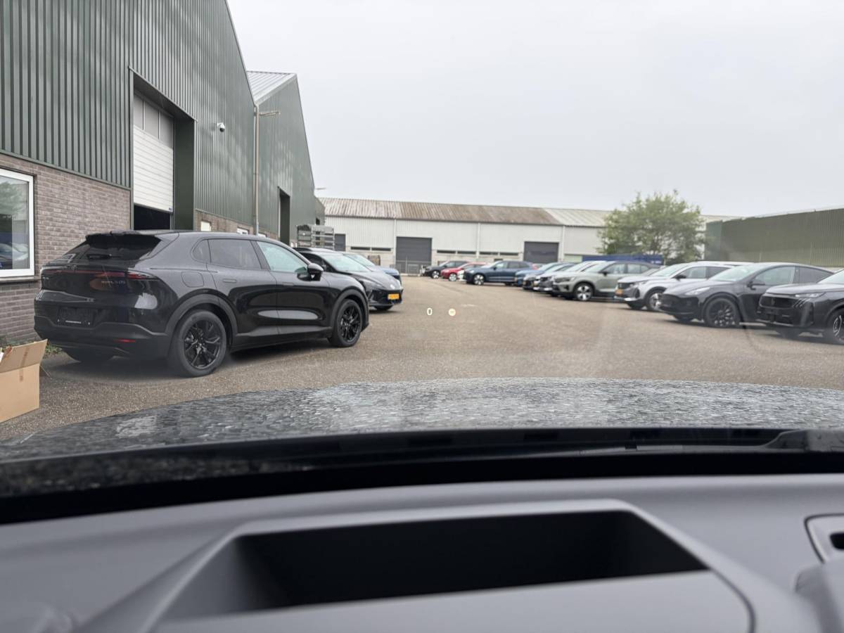 Volvo XC60 Volvo XC60 2.0 T6 Plug-in hybrid AWD Ultra Black Edition BTW| HARMAN KARDON| ELEKTRISCHE TREKHAAK| HUD| 360 CAM|  ELEKTRISCHE STOELEN MET MEMORY| PANORAMADAK| ACHTERBANK VERWARMD| STOEL + STUURVERWARMING|