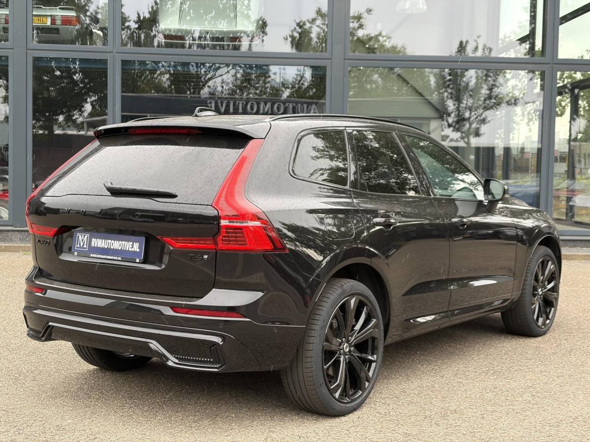 Volvo XC60 Volvo XC60 2.0 T6 Plug-in hybrid AWD Ultra Black Edition BTW| HARMAN KARDON| ELEKTRISCHE TREKHAAK| HUD| 360 CAM|  ELEKTRISCHE STOELEN MET MEMORY| PANORAMADAK| ACHTERBANK VERWARMD| STOEL + STUURVERWARMING|