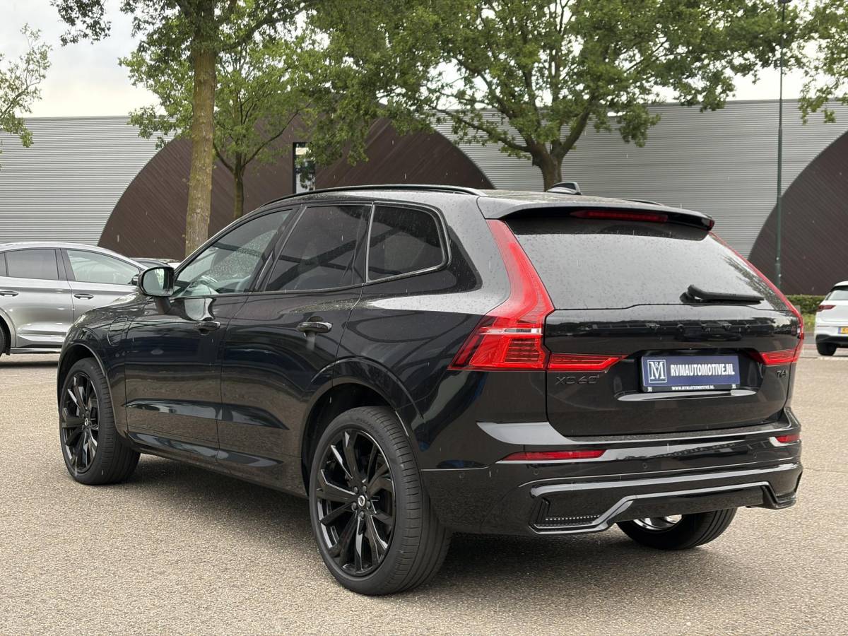 Volvo XC60 Volvo XC60 2.0 T6 Plug-in hybrid AWD Ultra Black Edition BTW| HARMAN KARDON| ELEKTRISCHE TREKHAAK| HUD| 360 CAM|  ELEKTRISCHE STOELEN MET MEMORY| PANORAMADAK| ACHTERBANK VERWARMD| STOEL + STUURVERWARMING|
