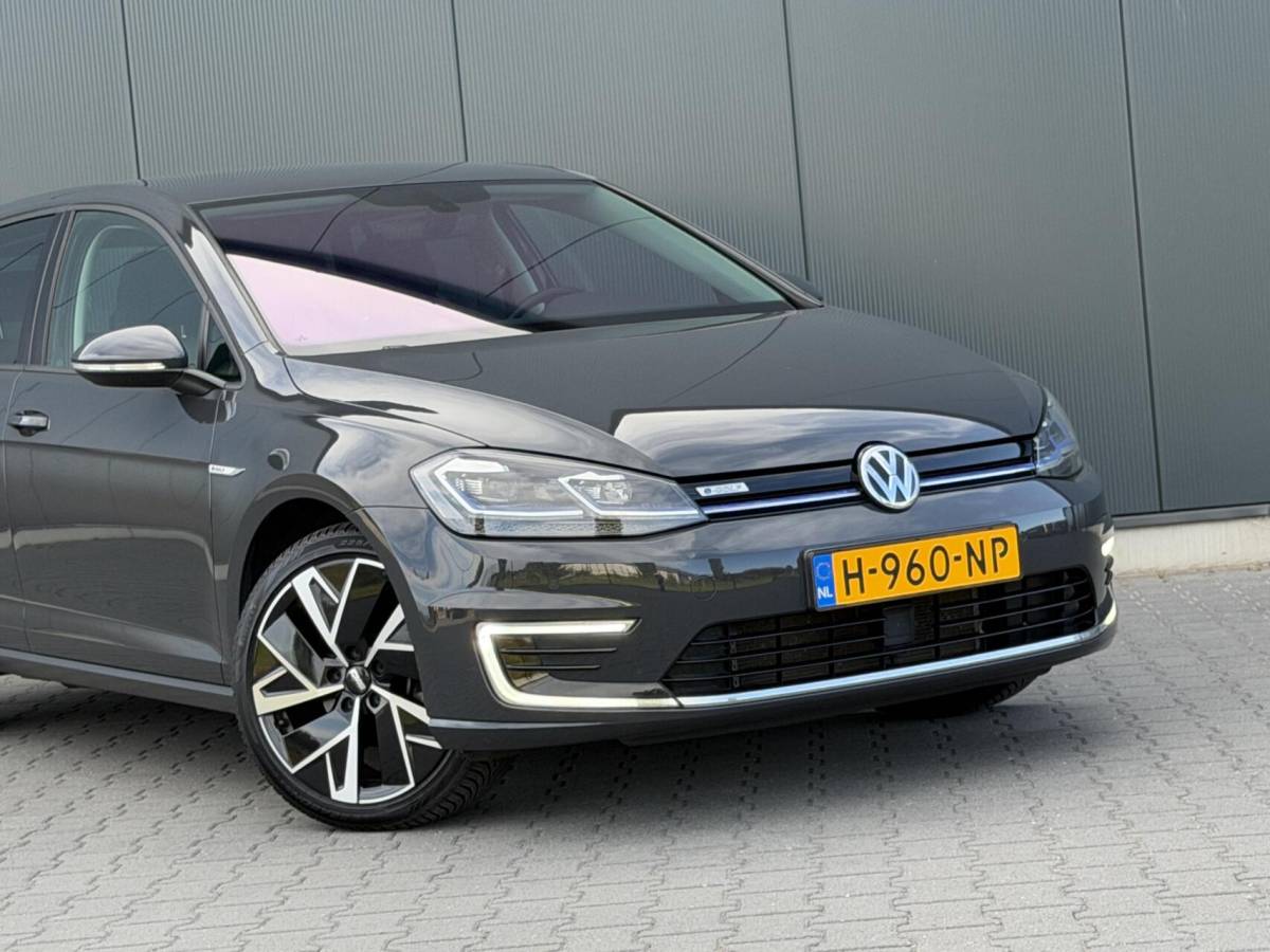Volkswagen e-Golf Volkswagen e-Golf E-DITION Led – Adaptive – Warmtepomp – Navi Groot