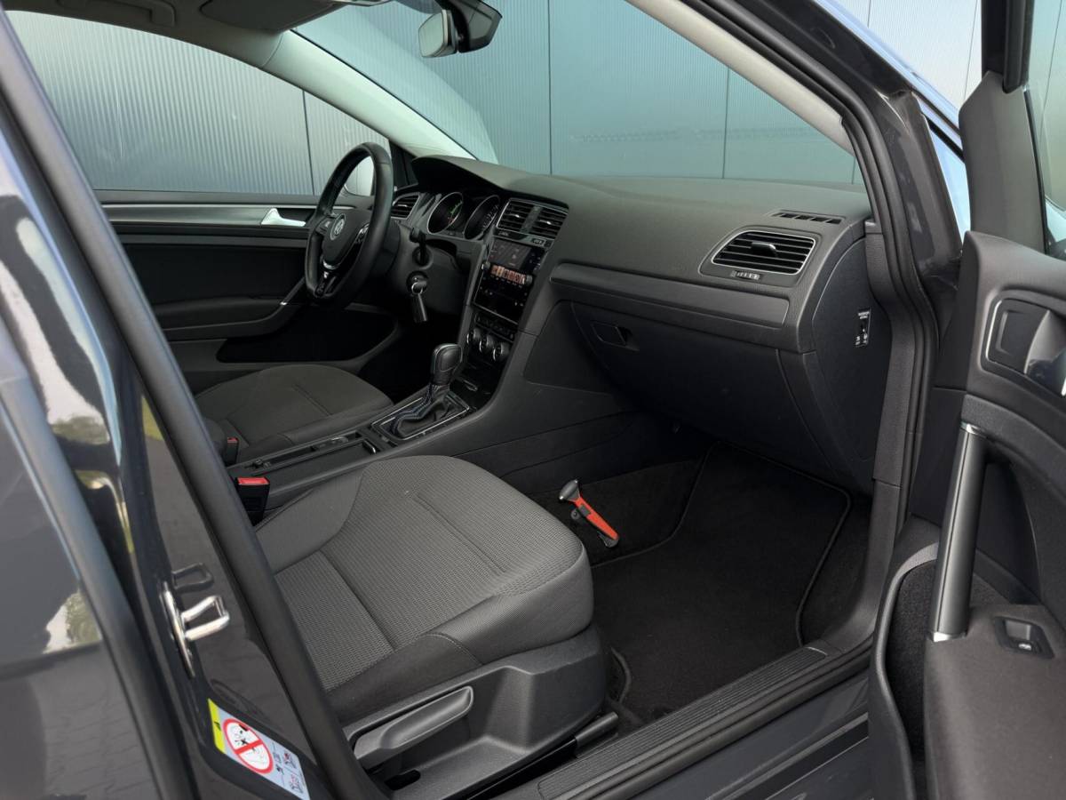 Volkswagen e-Golf Volkswagen e-Golf E-DITION Led – Adaptive – Warmtepomp – Navi Groot