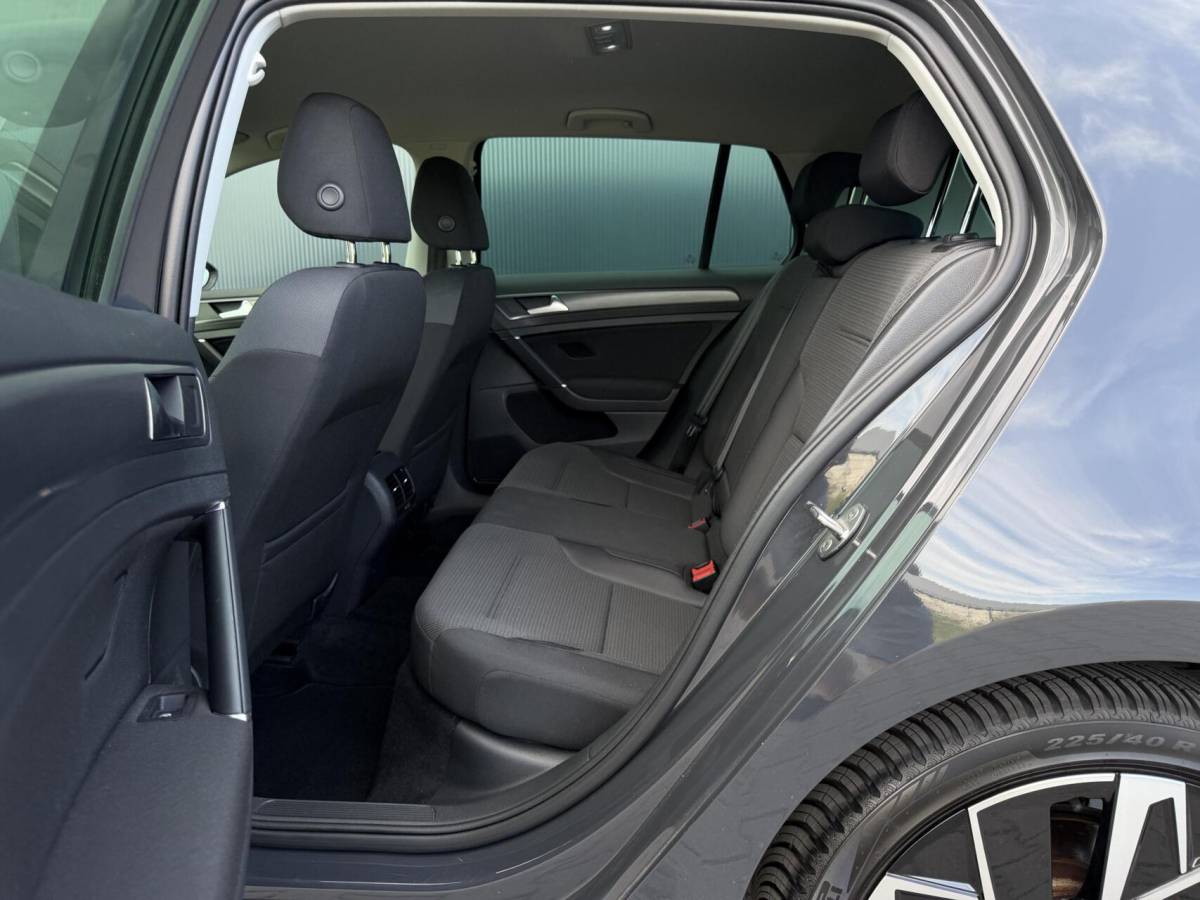 Volkswagen e-Golf Volkswagen e-Golf E-DITION Led – Adaptive – Warmtepomp – Navi Groot