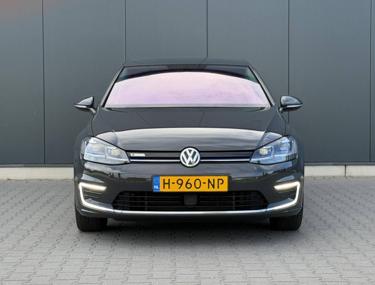 Volkswagen e-Golf Volkswagen e-Golf E-DITION Led – Adaptive – Warmtepomp – Navi Groot