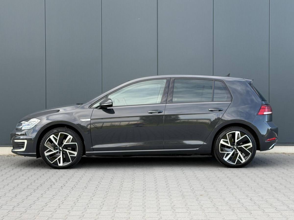 Volkswagen e-Golf Volkswagen e-Golf E-DITION Led – Adaptive – Warmtepomp – Navi Groot
