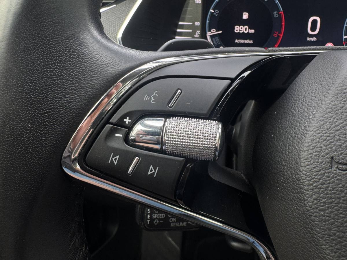 Škoda Octavia ŠKODA Octavia Combi 1.0 e-TSI Business Edition Plus ✅ Automaat ✅ Trekhaak ✅ CarPlay / Android Auto ✅ Dealer onderhouden