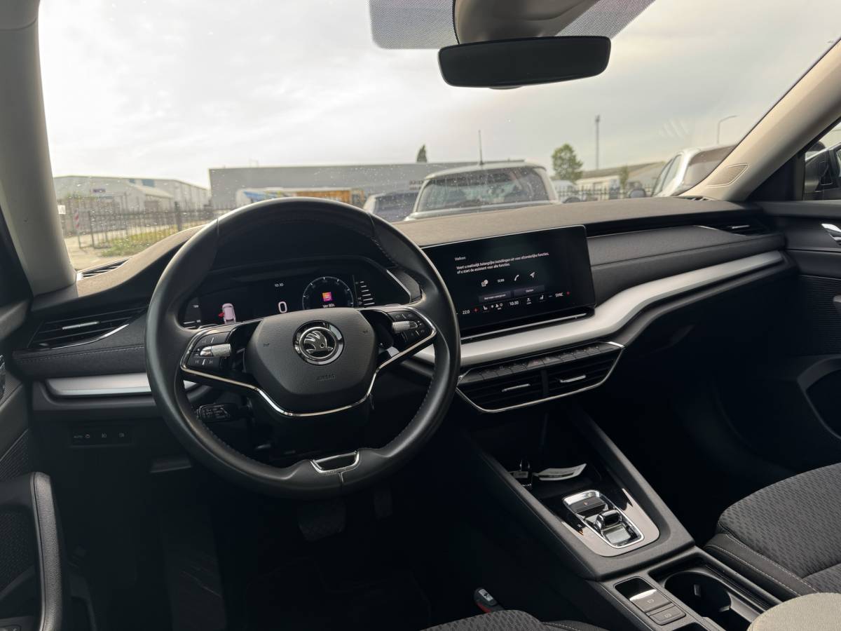 Škoda Octavia ŠKODA Octavia Combi 1.0 e-TSI Business Edition Plus ✅ Automaat ✅ Trekhaak ✅ CarPlay / Android Auto ✅ Dealer onderhouden
