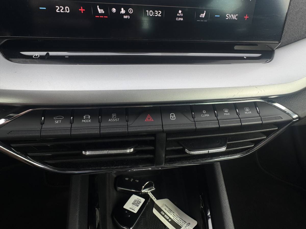 Škoda Octavia ŠKODA Octavia Combi 1.0 e-TSI Business Edition Plus ✅ Automaat ✅ Trekhaak ✅ CarPlay / Android Auto ✅ Dealer onderhouden