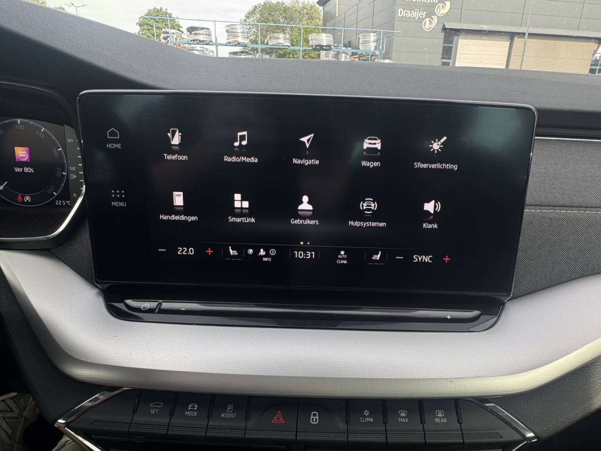Škoda Octavia ŠKODA Octavia Combi 1.0 e-TSI Business Edition Plus ✅ Automaat ✅ Trekhaak ✅ CarPlay / Android Auto ✅ Dealer onderhouden