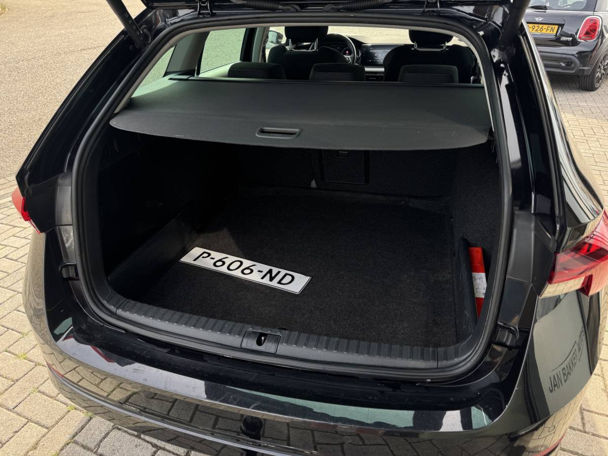 Škoda Octavia ŠKODA Octavia Combi 1.0 e-TSI Business Edition Plus ✅ Automaat ✅ Trekhaak ✅ CarPlay / Android Auto ✅ Dealer onderhouden