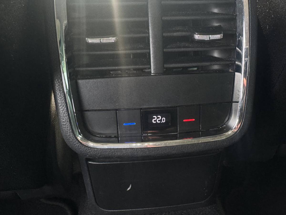 Škoda Octavia ŠKODA Octavia Combi 1.0 e-TSI Business Edition Plus ✅ Automaat ✅ Trekhaak ✅ CarPlay / Android Auto ✅ Dealer onderhouden