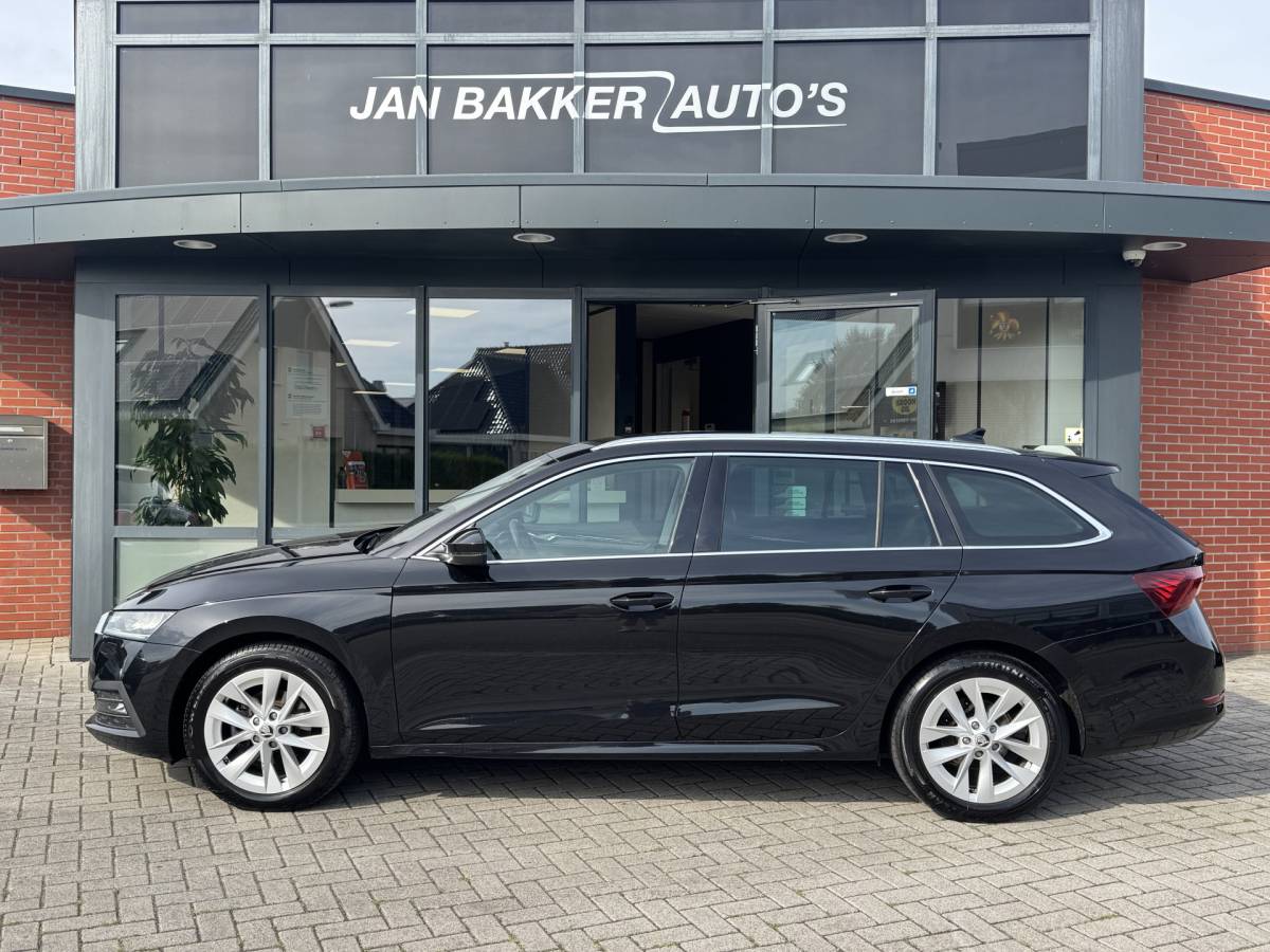 Škoda Octavia ŠKODA Octavia Combi 1.0 e-TSI Business Edition Plus ✅ Automaat ✅ Trekhaak ✅ CarPlay / Android Auto ✅ Dealer onderhouden