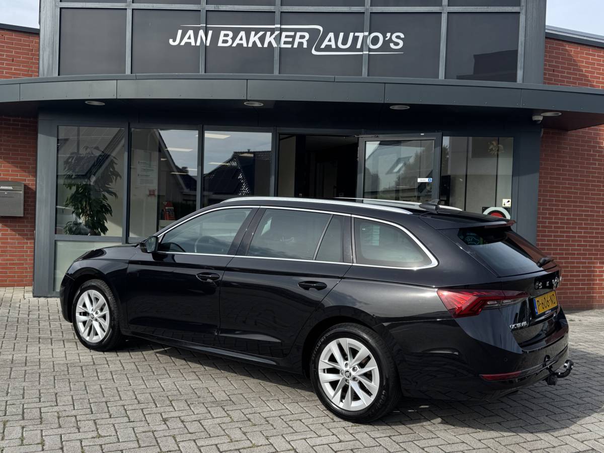 Škoda Octavia ŠKODA Octavia Combi 1.0 e-TSI Business Edition Plus ✅ Automaat ✅ Trekhaak ✅ CarPlay / Android Auto ✅ Dealer onderhouden