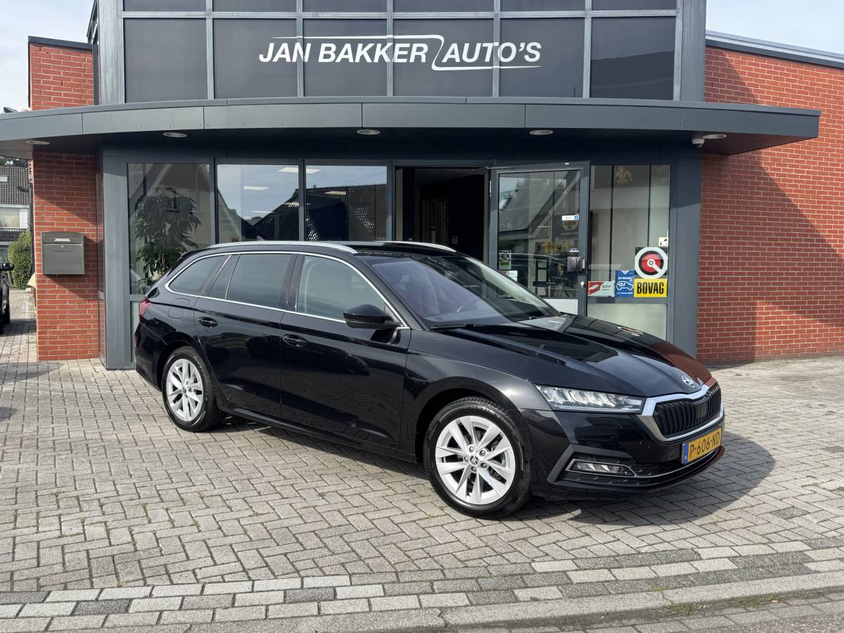 Škoda Octavia ŠKODA Octavia Combi 1.0 e-TSI Business Edition Plus ✅ Automaat ✅ Trekhaak ✅ CarPlay / Android Auto ✅ Dealer onderhouden